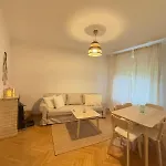 Stylish In The Center *