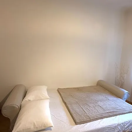 Stylish In The Center *