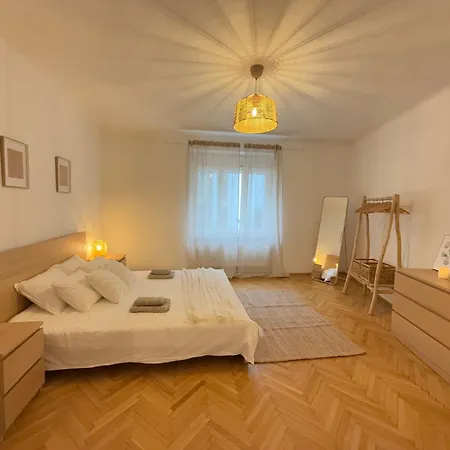 Stylish In The Center Apartment *