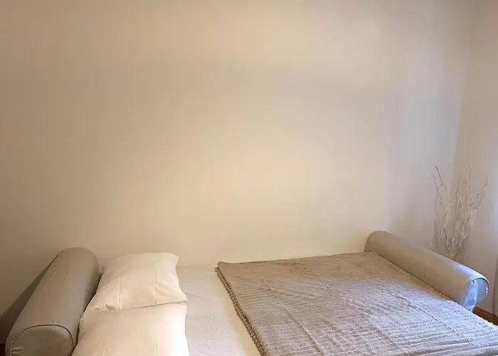 Stylish In The Center *