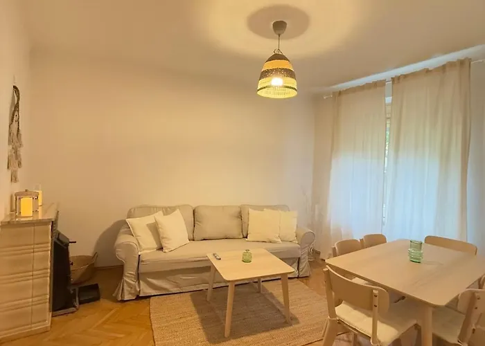 Stylish In The Center *