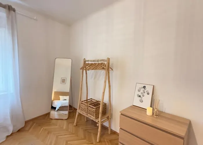 Stylish In The Center Apartment *